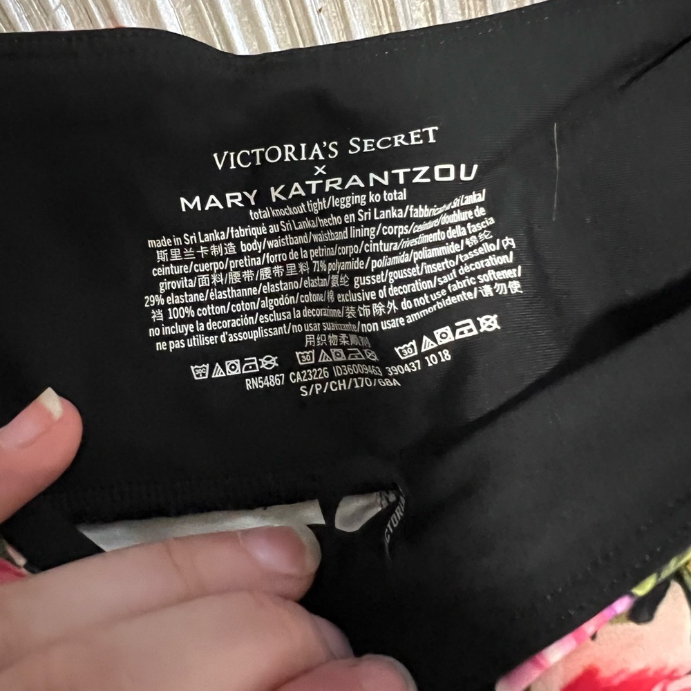 Victoria’s Secret x Mary Katrantzou Floral Workout Leggings – Size Small - Picture 5 of 5